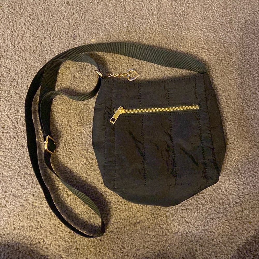 LD black purse
